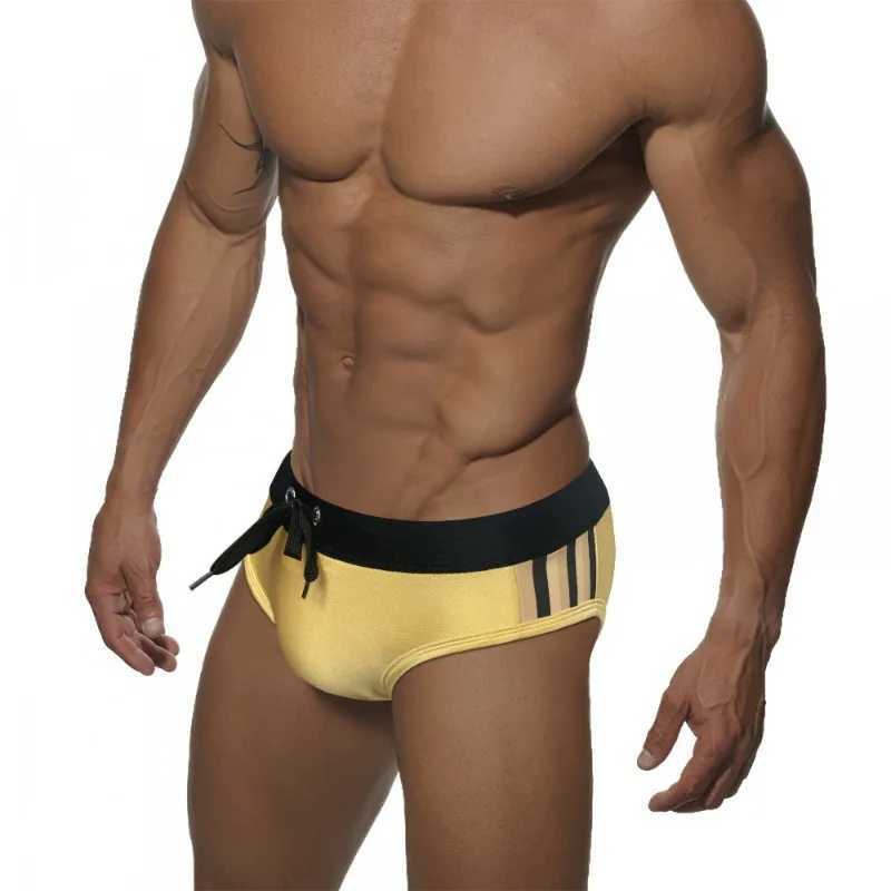 New Arrival Stripes Splicing Swimming Trunks Men Summer Breathable Comfort Swimwear Sexy Bikini Briefs Surffing Boxer Beach Shorts Swimsuits Z260313