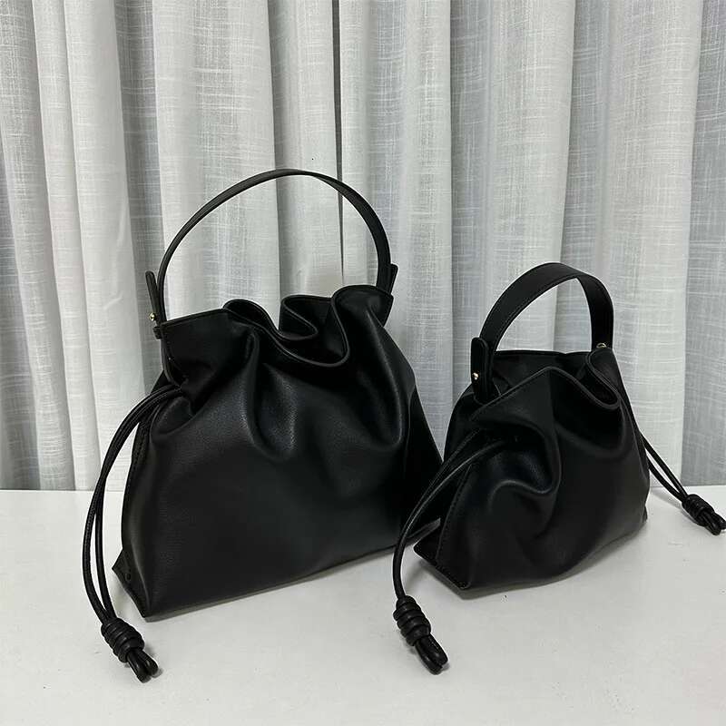Real leather cowhide drawstring bucket bag, one-shoulder women's handbag versatile and fashionable pleated bag