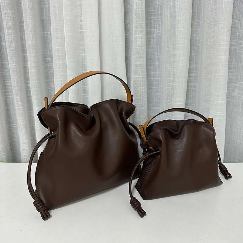 Real leather cowhide drawstring bucket bag, one-shoulder women's handbag versatile and fashionable pleated bag