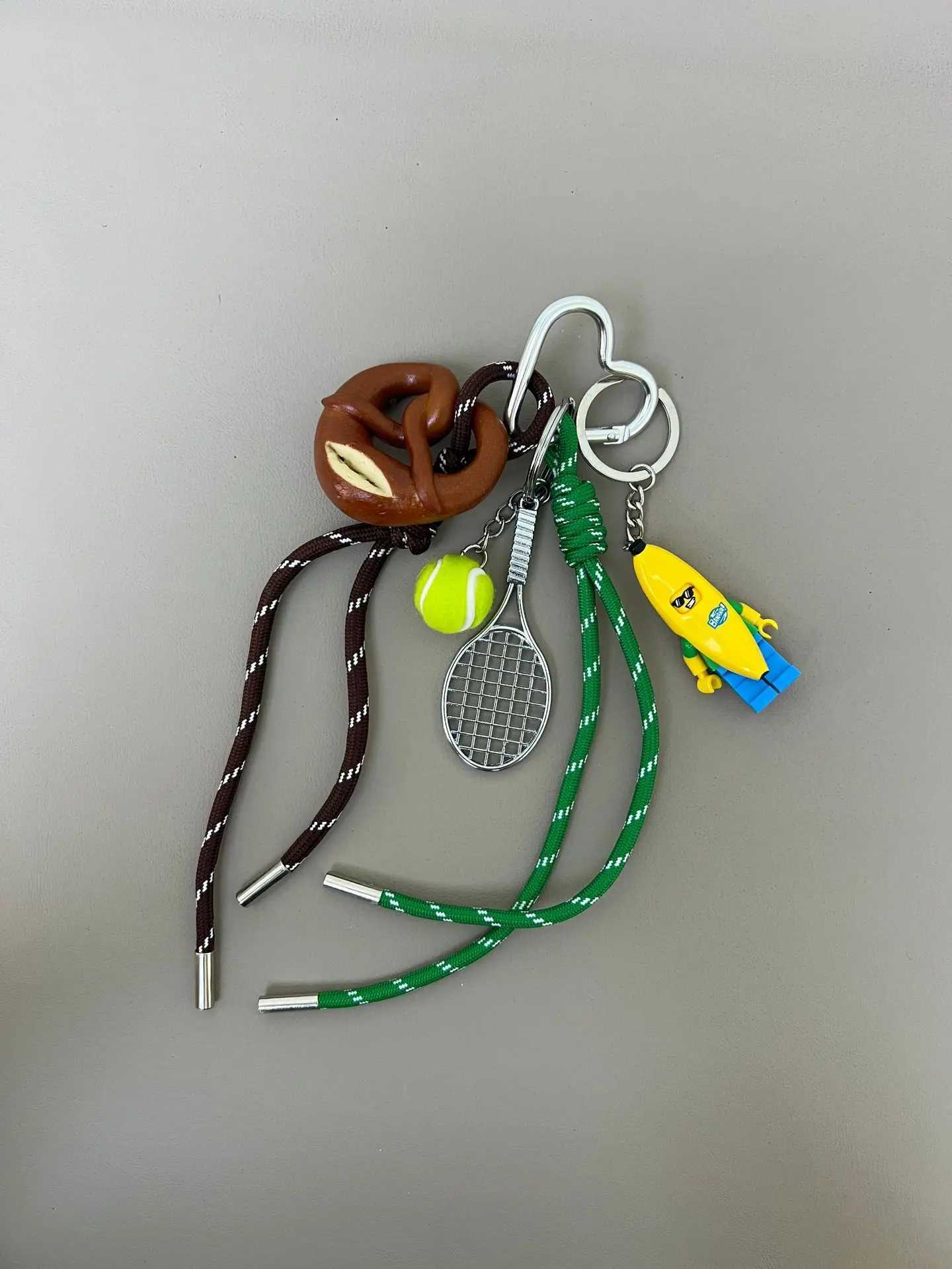 Keychains Lanyards Design Package Accessories Rope Hanging DIY Personalized Keychain Cartoon Pattern Mi Series Sausage Dog Animal Charm Bag H250217