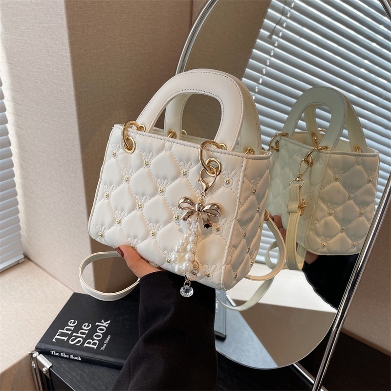 Elegant Rhombus Design Thread Pearl Buckle Bag - Versatile Shoulder Tote for Warm Seasons