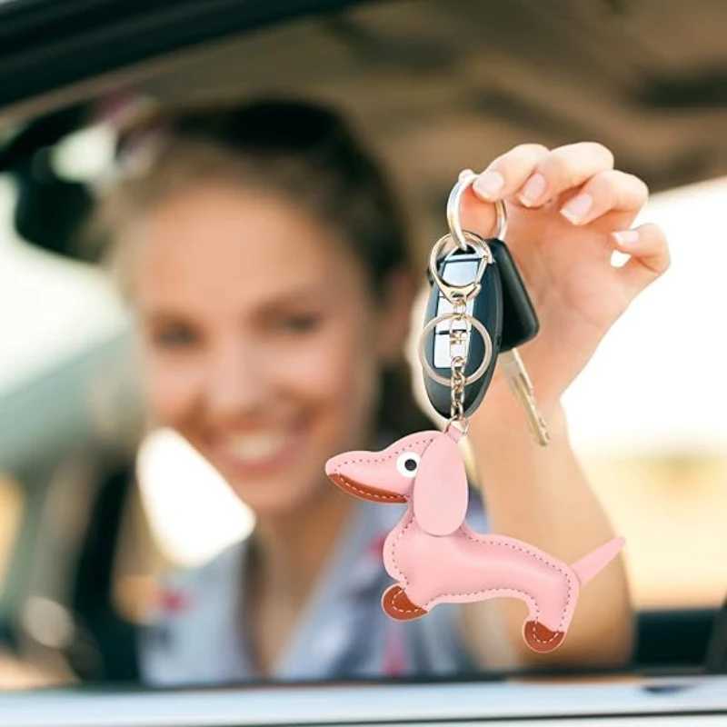 Keychains Lanyards 1 Pcs Dog Decorative Key Fob Shaped Keychain Dachshund Keyring Holder Bag Pendant Gifts for Lovers H250217