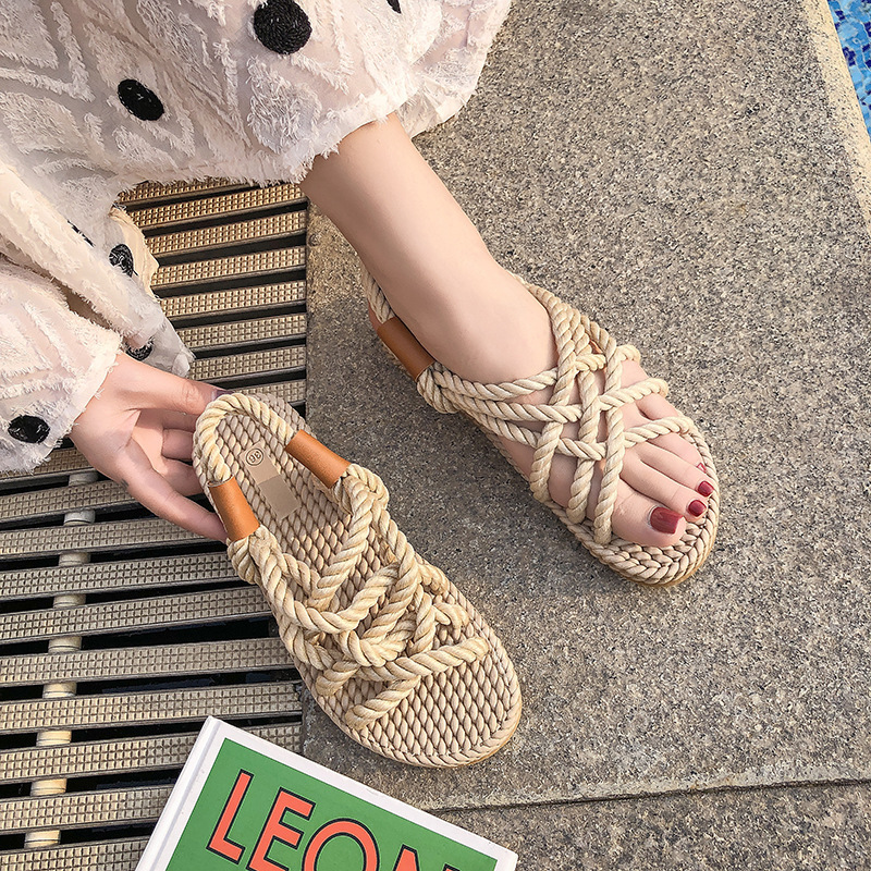 2025 new hot free shipping designer sandals for womens flat sandals black beige Summer new seaside woven slippers