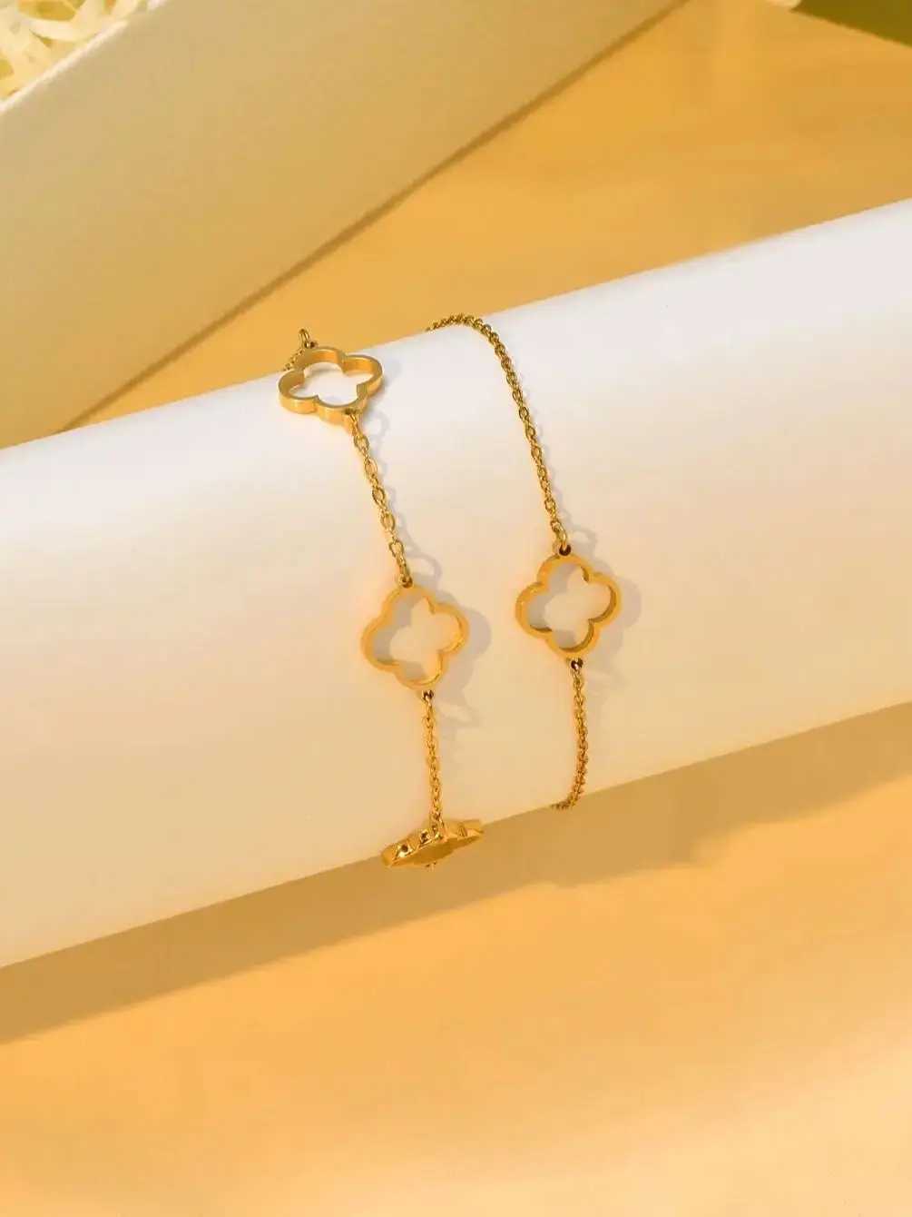 Pendant Necklaces 1 Piece Popular Lucky Stainless Steel Hollowed Out Flower Bracelet Necklace Ladies Fashion Jewelry for Daily Party Wear H250217