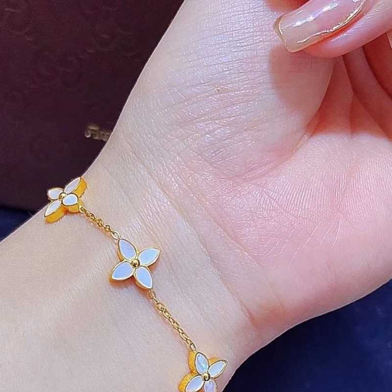Chain Tiny Four Leaf Clover Bracelet Suitable for Women Gold Plated Stainless Steel Lucky 4-Leaf Gift Mother and Daughter H250217