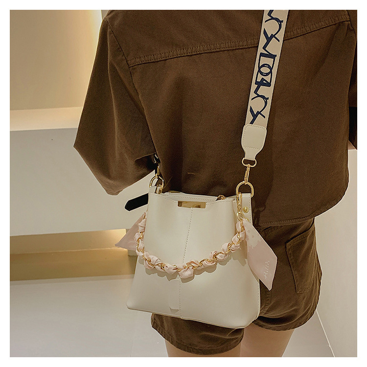 New Ladies' High-end Bucket Bag Large Capacity Simple Crossbody Bag Outdoor Leisure Bag Wallet Card Bag