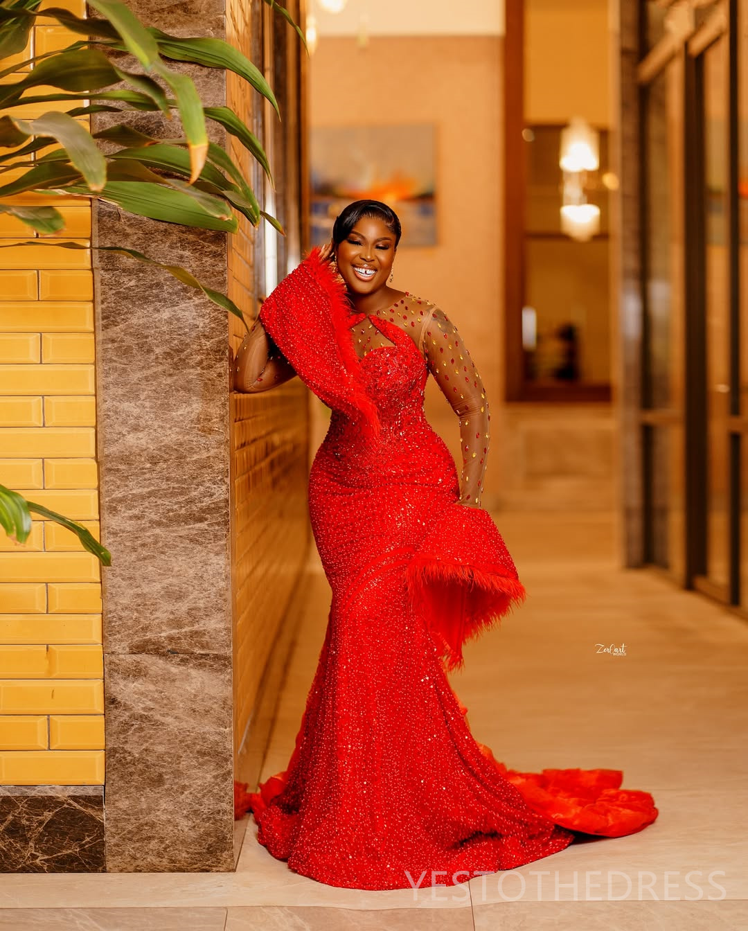 2025 Plus Size Red Prom Dresses Mermaid Evening Dresses Sheer Neck Long Sleeves Illusion Beaded Lace Feather Crystals Birthday Dress Second Reception 