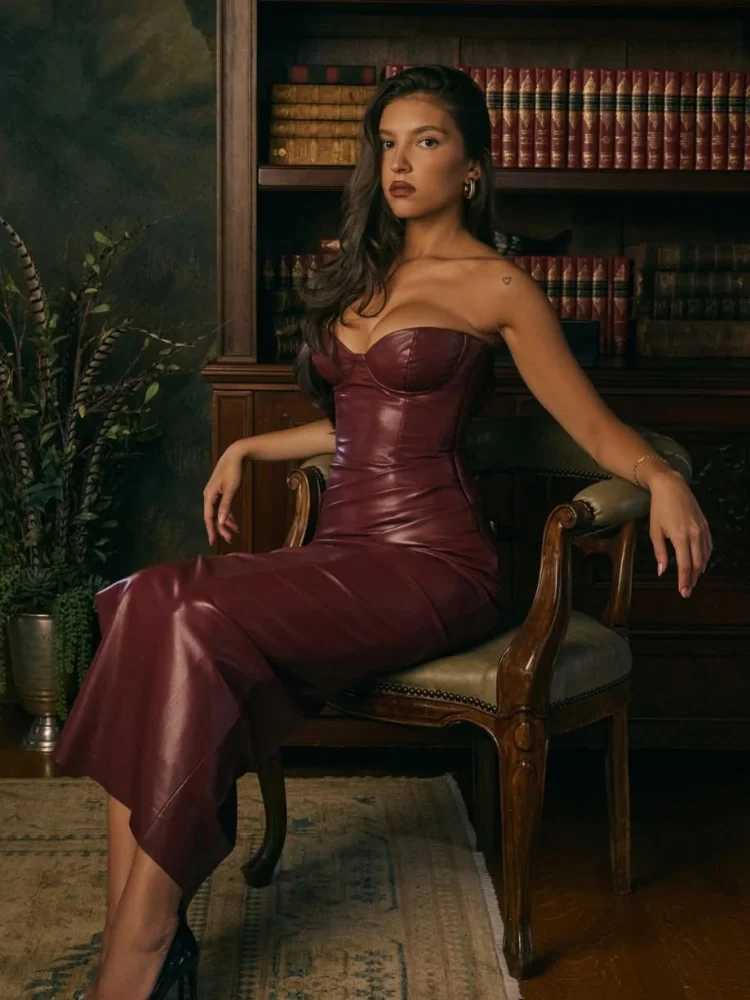 Basic Casual Dresses Sexy Woman Strapless Burgundy Slim Leather Long Dress Elegant Back Lace Up Side Slit Slveless Dresses 2025 Evening Party Robe H25