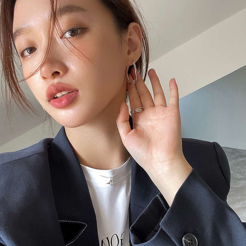 Mobius Ear Buckle Women's Instagram Simple and Internet Red Circle Plain Ring Style Geometric Earrings
