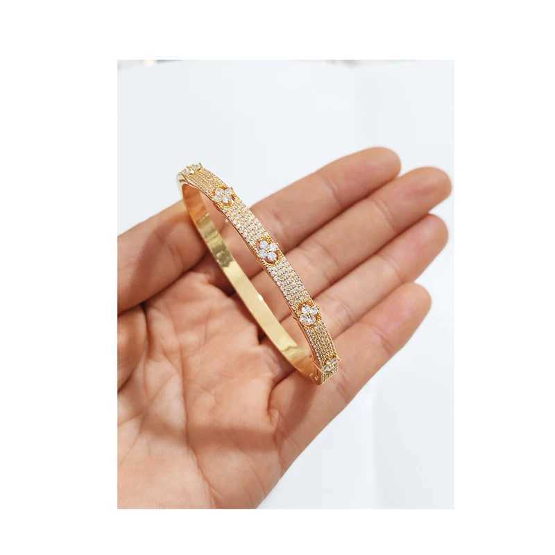 Bangle fashion18 k gold plated brass jewelry elegant four leaf flower charm snap fastener nice zircon open bangle bracelet for woman H250217