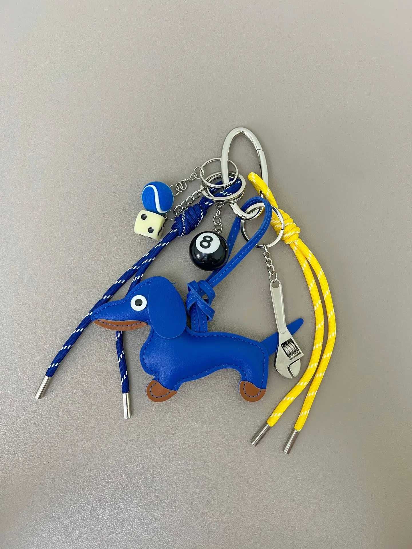 Keychains Lanyards Design Package Accessories Rope Hanging DIY Personalized Keychain Cartoon Pattern Mi Series Sausage Dog Animal Charm Bag H250217