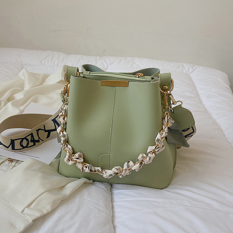 New Ladies' High-end Bucket Bag Large Capacity Simple Crossbody Bag Outdoor Leisure Bag Wallet Card Bag