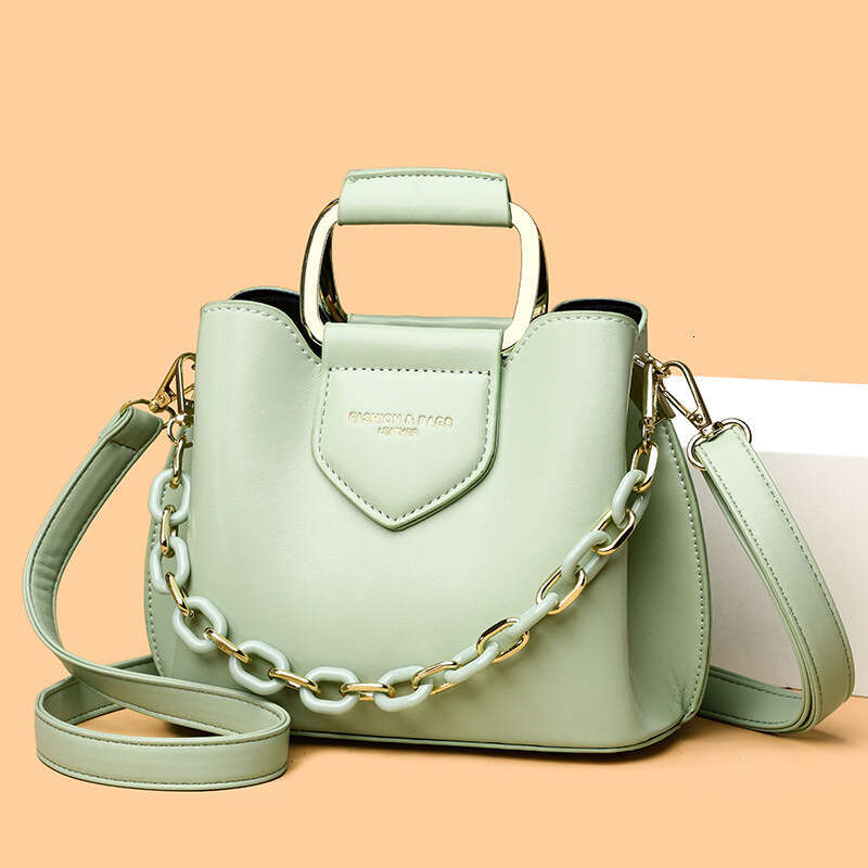 Women's 2024 New Bucket Trendy Korean Shoulder Handbag Chain Commuter Diagonal Fashion Small Bag