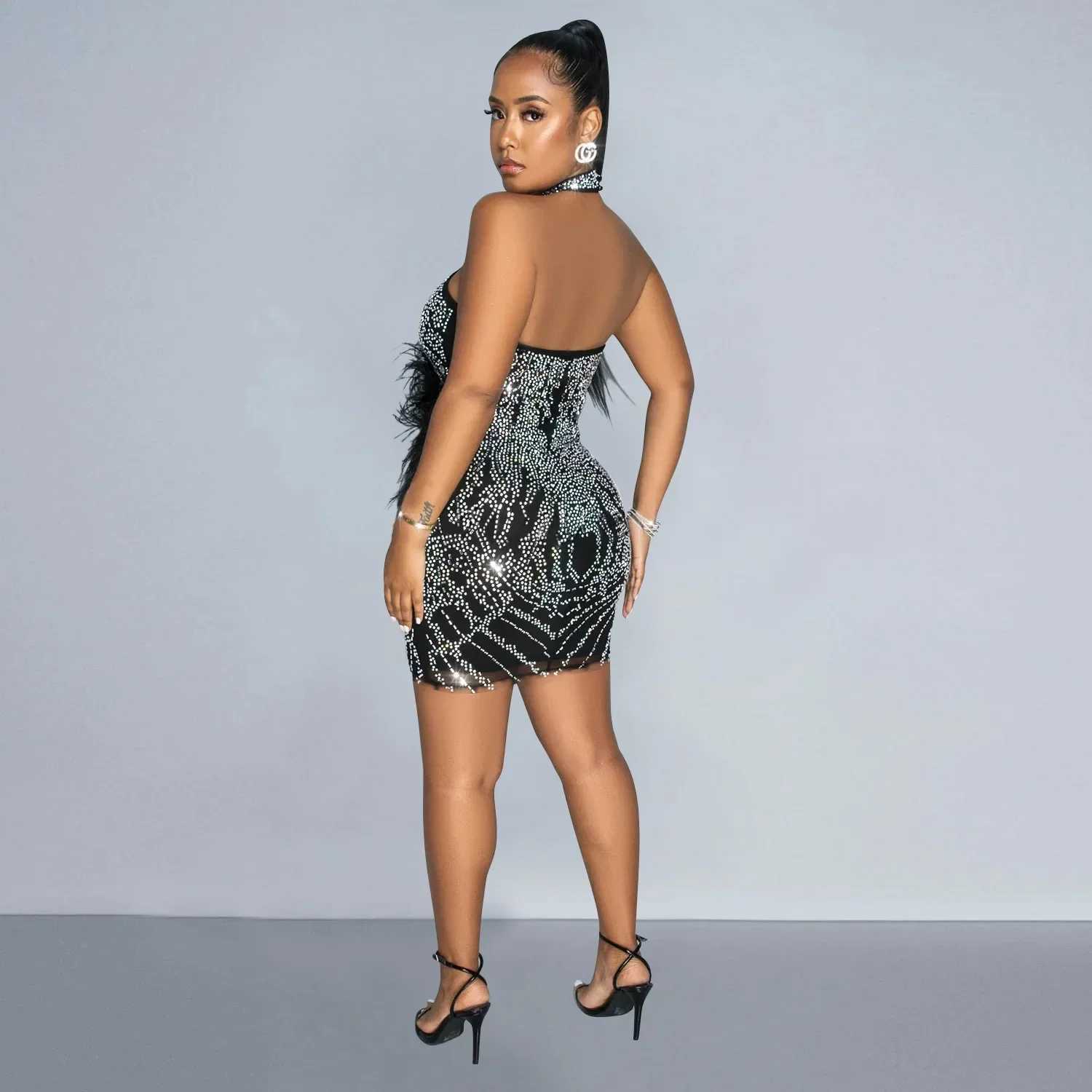 Basic Casual Dresses Women Diamonds Hot Rhinestones Feather Front Halter Slveless Bodycon Midi Dress 2024 Sexy Party Even Dresses Vestidos H25217