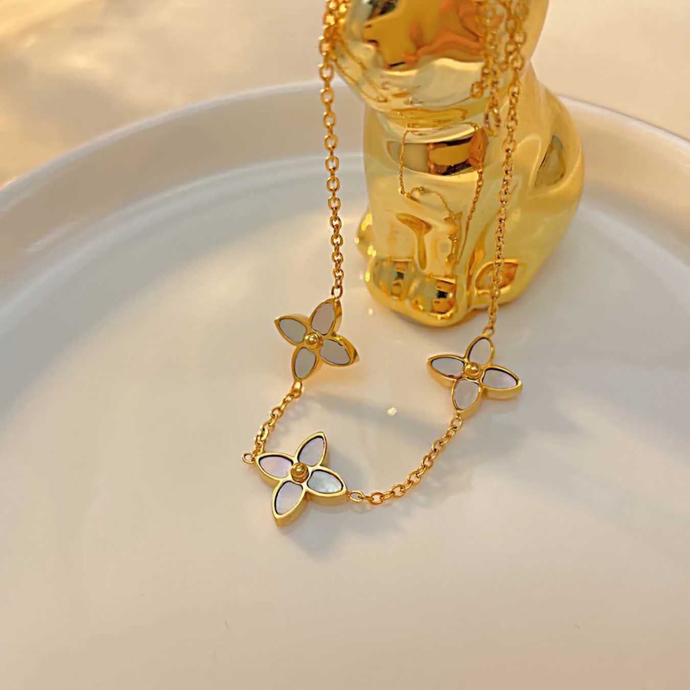 Chain Tiny Four Leaf Clover Bracelet Suitable for Women Gold Plated Stainless Steel Lucky 4-Leaf Gift Mother and Daughter H250217