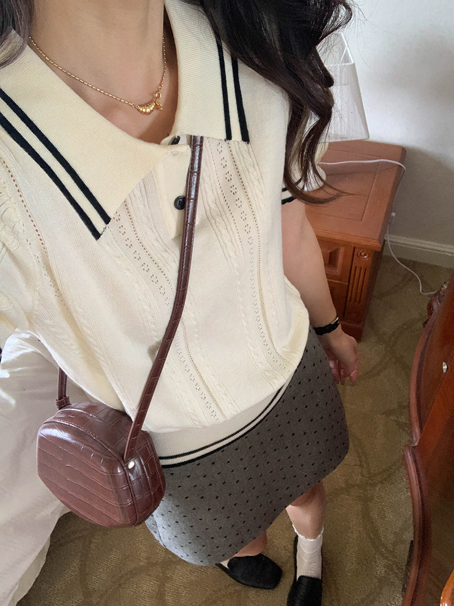 2025 New favorite in the Year of the Snake! College style POLO collar knitted short-sleeved top, a must-have for color-blocking fashionistas dongdumao