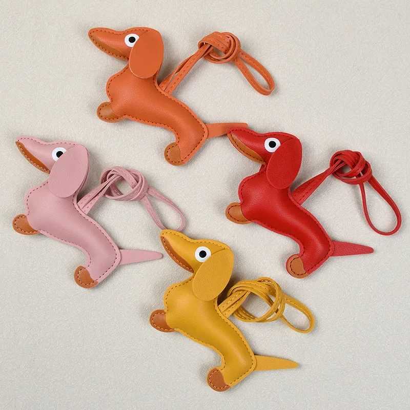 Keychains Lanyards Creative Sausage Dog Color Pendant PU Leather Keychain Cute Pocket Clothing Boys and Girls Niche Car Gift H250217