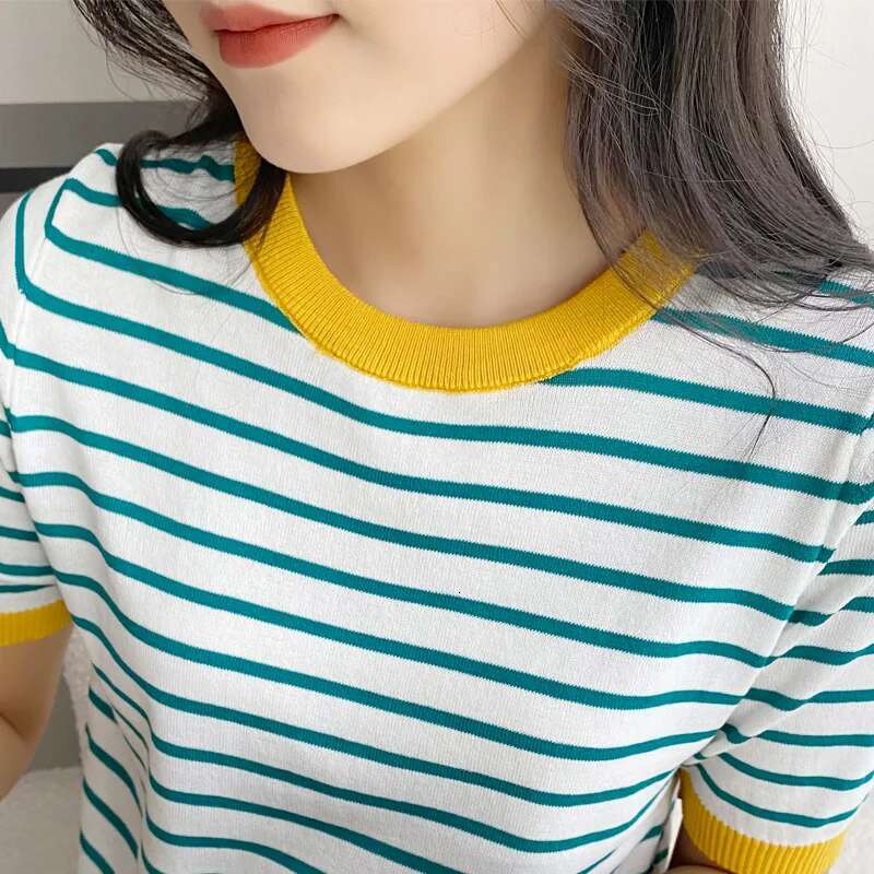 Short Sleeved Women's Striped Tshirt With Simple Style Haruku Retro Cotton O-neck T-shirts Fashionable Loose Casual And Comfortable Women's 