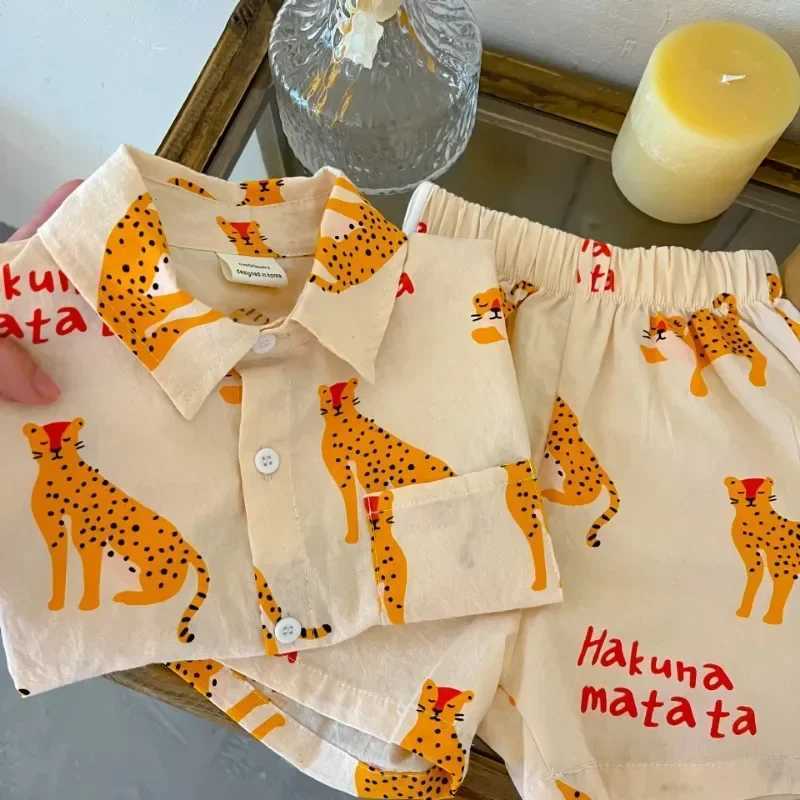 New childrens clothing boy set summer short sleeved shirt shorts 2-piece set fashionable boy cheetah print set childrens clothing W250218
