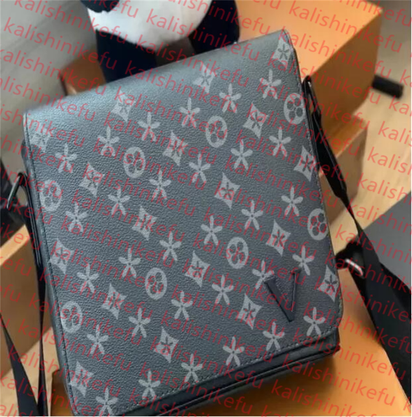 Luxurys Designer bags men Leather Black Flowers Messenger Purse Crossbody Bags Shopping Bag Plain Shoulder bag Handbags Women Wallets purse tote bag M46255 N42710