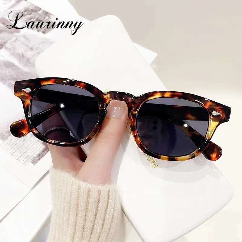 Vintage Tortoise Shell Round Sunglasses Women Men 2025 Brand Design Retro Rivet Yellow Blue Lens Square Sun Glasses Female UV400