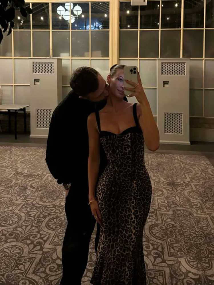 Basic Casual Dresses Ahagaga Sexy Leopard Womens Maxi Dresses Straps Square Collar Slveless Slim Fit Split Blackless Party Female Vestidos Robes H2521