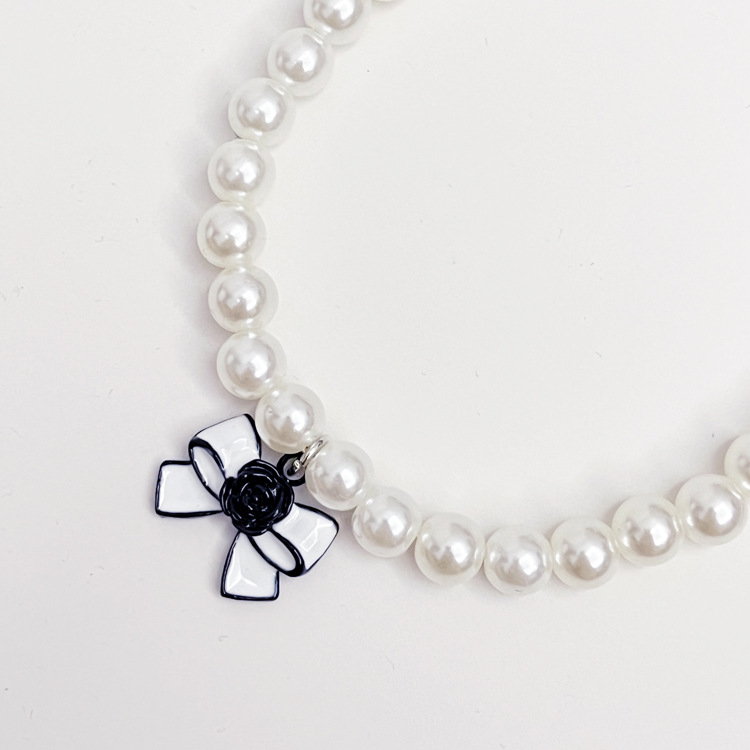 Fashion Dog Pearl Necklace with Black and White Bow Charm, Exquisite Cat Dog Neck Decoration Necklace for Small Medium Dogs, Adjustable Pet Necklace M