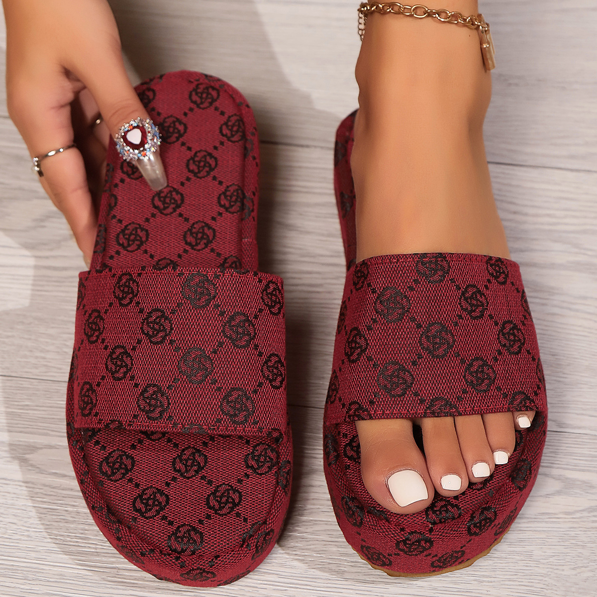 Hot new free shipping designer slippers for womens flat sandals brown grey pink khaki Fashionable and versatile beach Roman sandals