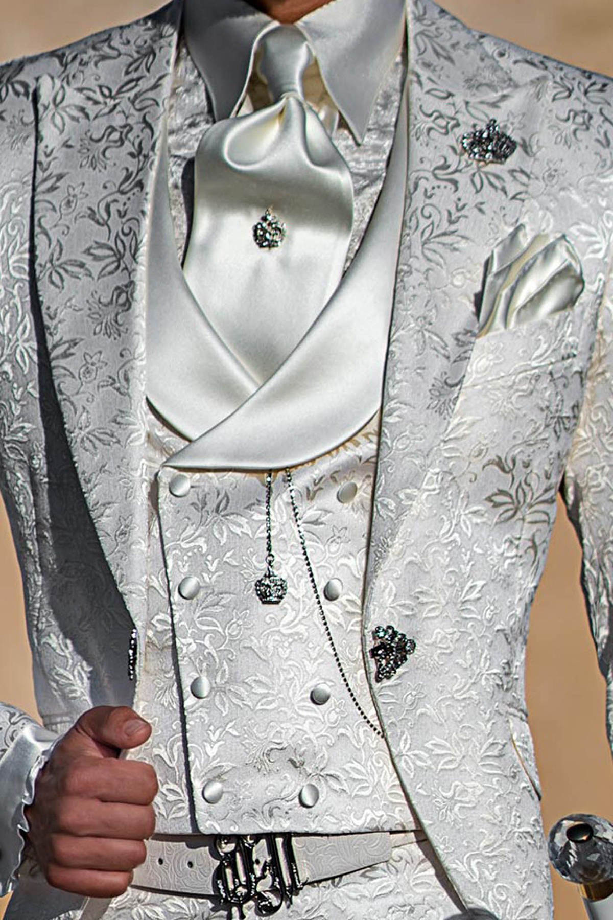 Gorgeous Wedding Tuxedos Jacquard Men Suits Peaked Lapel 4 Piece Set Jacket Vest Pants Wrap Handsome Groom Blazers Customized