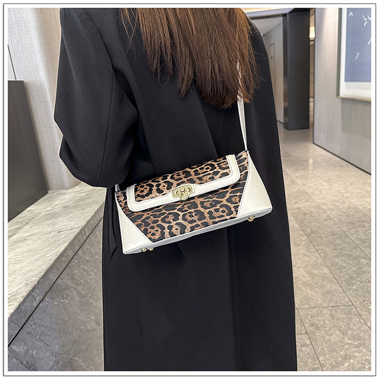 Designer 2024 Autumn/Winter leopard print casual high-grade one-shoulder splicing small square Retro commuter crossbody fashion all-match women's