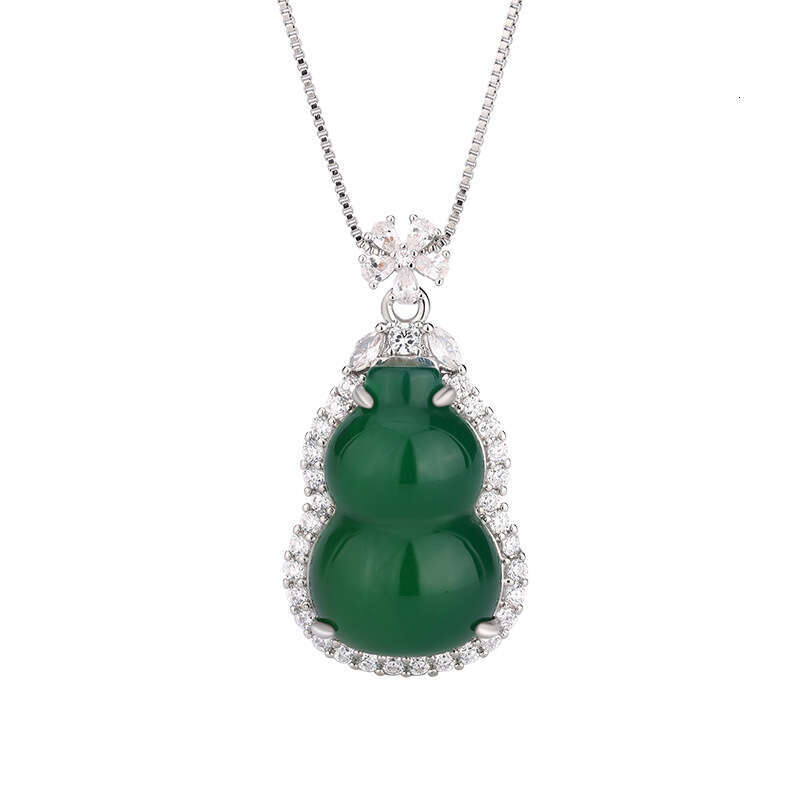 New Chinese style green chalcedony gourd necklace carrying auspicious and exquisite light elegant collarbone chain