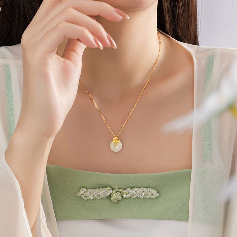 San Sheng Lucky Pure Sier Hotan Jade Necklace New Chinese Style Safety Buckle Bone Chain ins Ginkgo Leaf Pendant