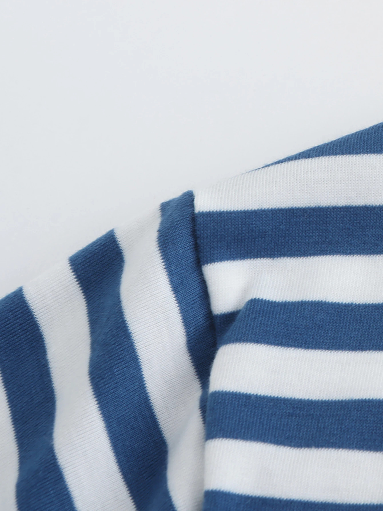 Fashionable stretch casual navy blue striped Tshirt for men long sleeved base shirt mens clothing 250213