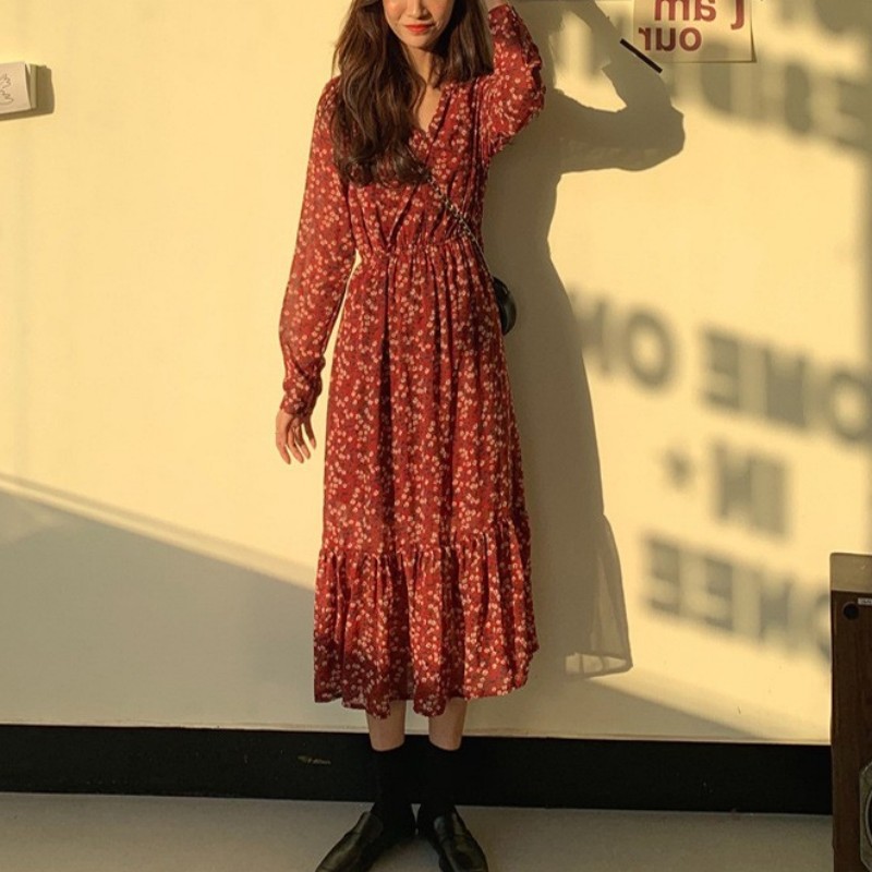 2025 Spring and Summer New French Style V-Neck Red Floral Print Dress for Women, Elegant Waist-Cinching and Slimming Long-Sleeve Undergarment Maxi Dre