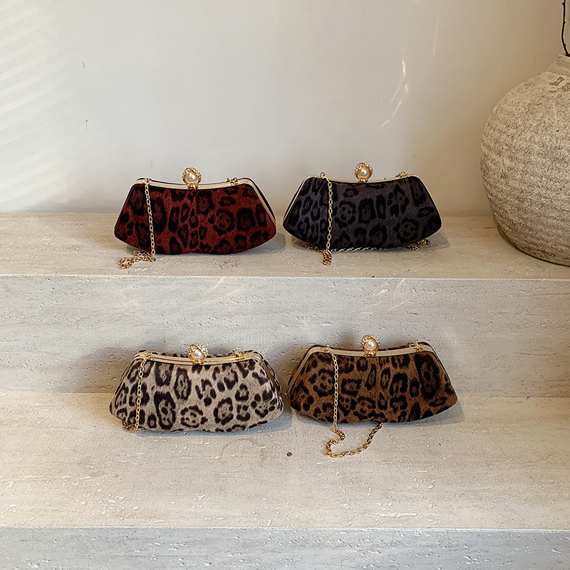 2025 New Western Style Chain Leopard Pattern French Personalized Large Capacity Design Crossbody Handheld Small Square Women's Bag #swissmilitary