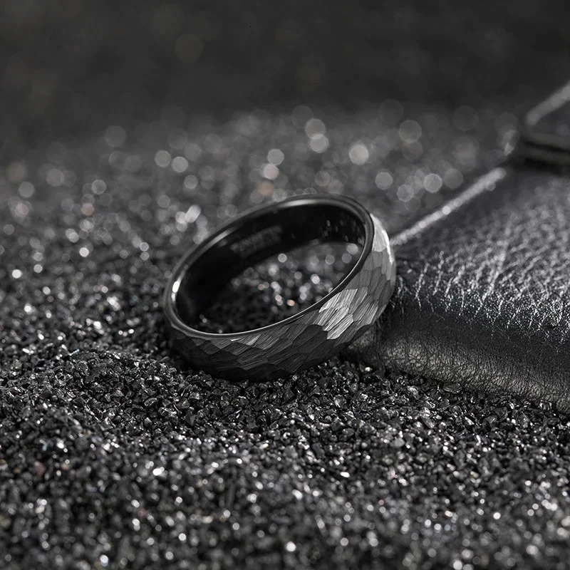 Somen 6/8mm Black Hammer Pattern Tungsten Carbide Brushed Ring 250213