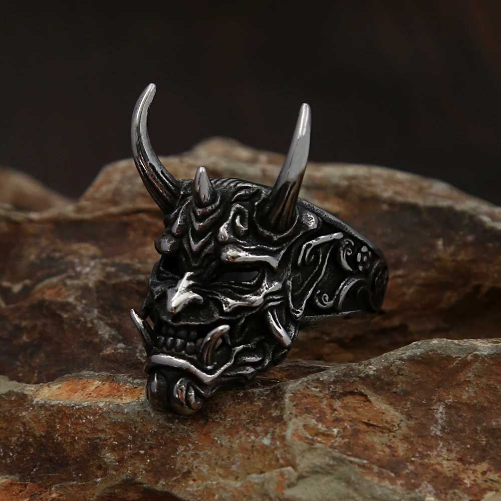 Vintage Unique Domineering Skull Ring Gothic Stainless Steel Mask Rings for Men Fashion Amulet Halloween Jewelry Gifts WholesaleXJ250219