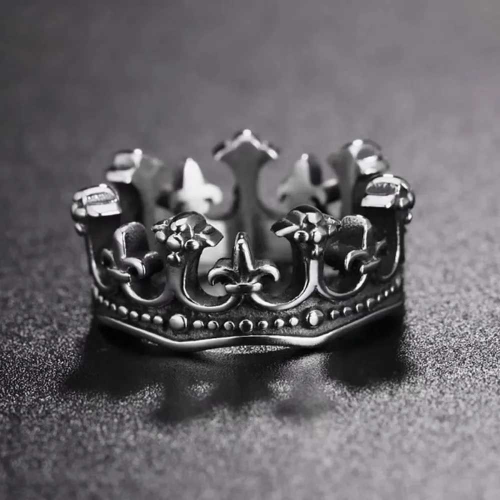 Classic Retro Crown King Ring Personalized Creative Fashion Trend Punk Ring Men and Women Niche Street Party Ring Gift JewelryXJ250219