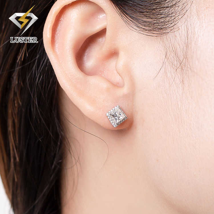 Low Price Eye-catching Artificial Diamond 0.5 Carat Moissanite Stud Earrings Moissanite Stud Earrings