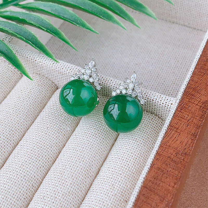 Autumn and Winter New Jewelry Set Jade Marrow Ice Queen S Sier Needle Earnail Clavicle Chain Light Versatile Women