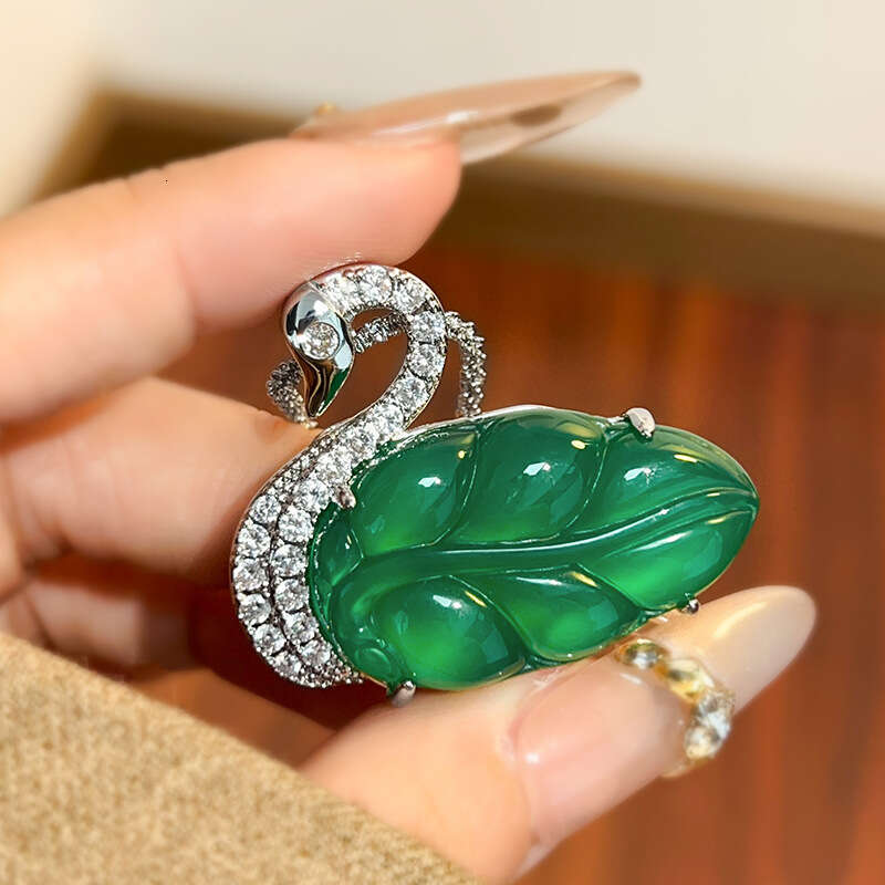 New jewelry necklace with natural full imperial green chalcedony swan shaped gold branches, jade leaves, collarbone chain for high-end women