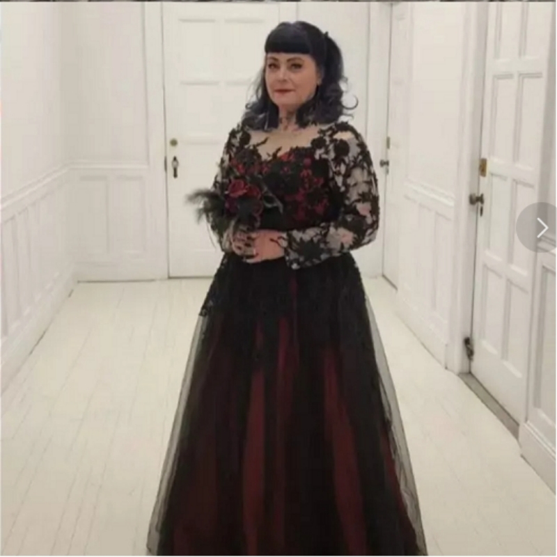 Black And Burgundy A-Line Gothic Wedding Dresses Long Sleeves Lace Appliques Floor Length Vintage Bridal Gown 2025 Vestido De Novia