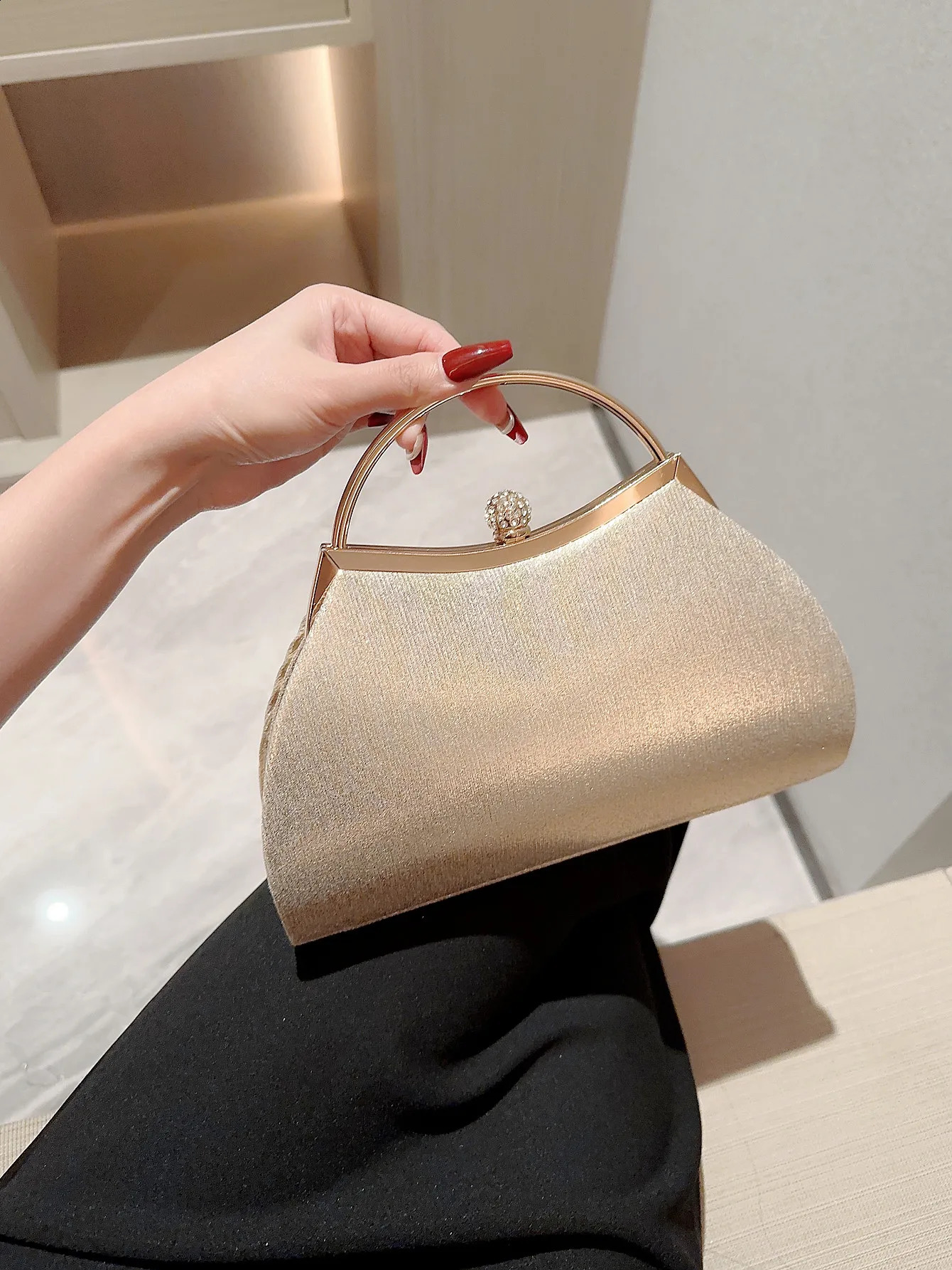 Womens classic pleated n shiny handheld evening bag with rhinestone decoration dress party prom dr 250528