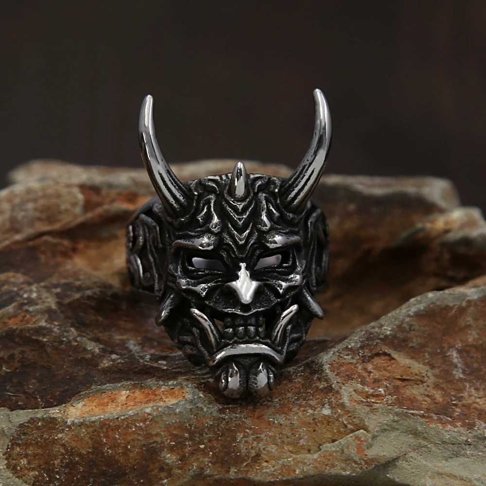 Vintage Unique Domineering Skull Ring Gothic Stainless Steel Mask Rings for Men Fashion Amulet Halloween Jewelry Gifts WholesaleXJ250219