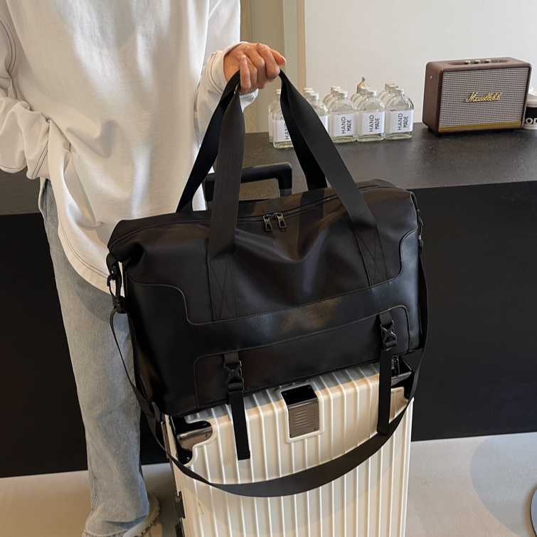 Travel bag men's business trip handbag large capacity short distance travel bag sports luggage bag fitness bag One Shoulder Messenger Bag 250115