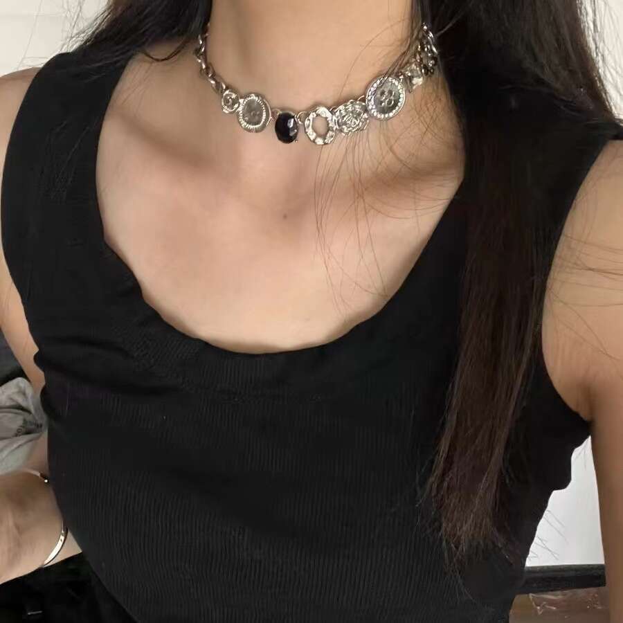 Y2k Sweet Cool Style White Button Necklace, Small and Popular Design, High end, Exquisite Collar Chain, Light Neckchain Trend
