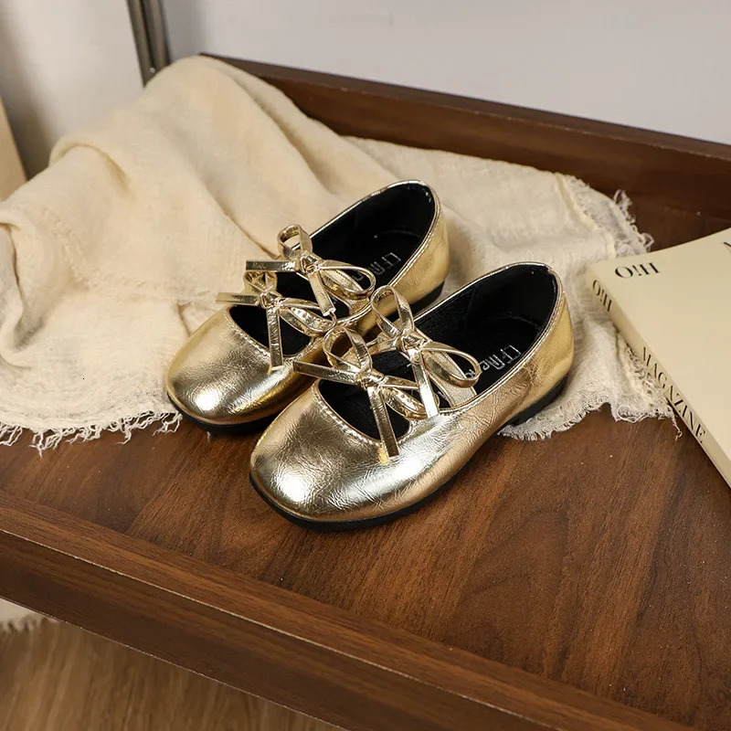 Girls Flat Shoes Silver Versatile Kids Ballet Leather Shoes Fashion Princess Bowknot Childrens Loafers Causal Soft Bottom 250219