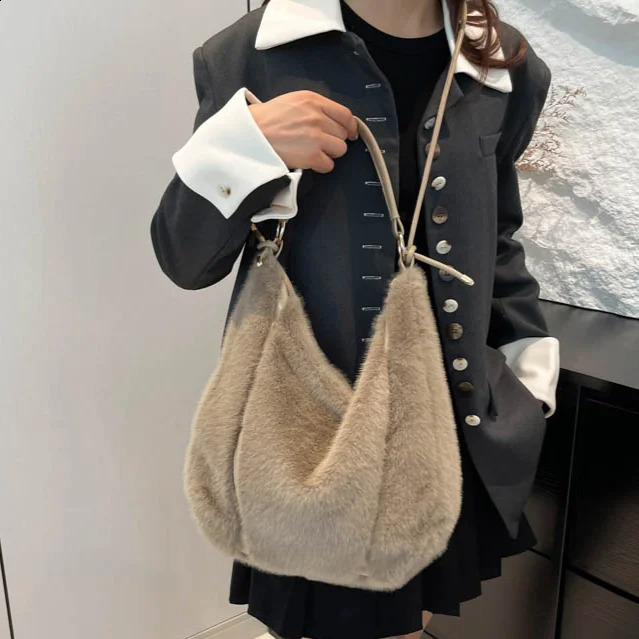 Warm Plush Messenger Bag Large Capacity Fuzzy Handbag Womens Faux Fur Soft Crossbody Solid Trendy Fluffy Shoulder Bags 250218