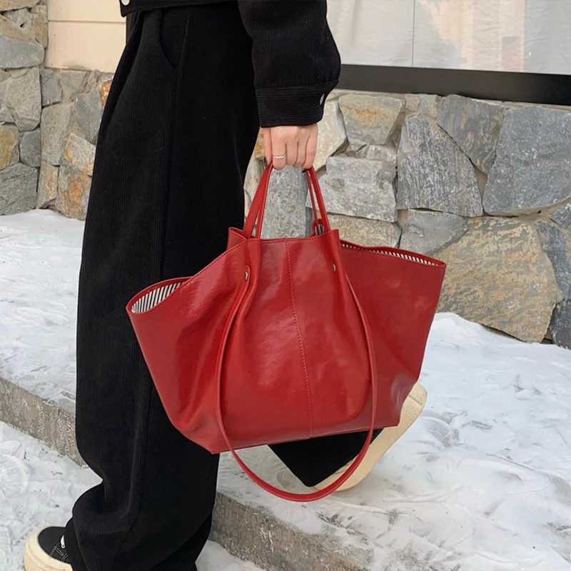 Luxury Tan Cowhide Wing Shoder BagDesigner Large Capacity Genuine Leather Wens Armpit Tote Bag Cmuting Handbag Z250514