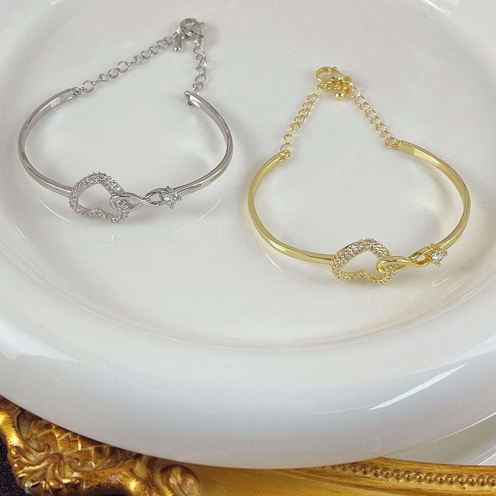 Sweet Exquisite Micro Inlaid Love Bracelet, Feminine Style, Light , High Grade, Fashionable Versatile, Western Style Bracelet and Handpiece